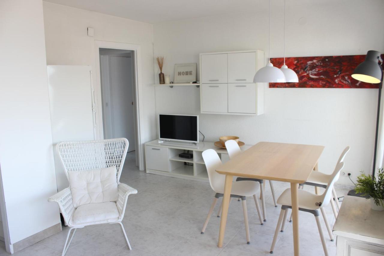 Beautiful Apartment In Front Of Beach, Pool, View Roses Luaran gambar