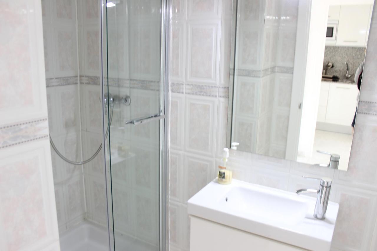Beautiful Apartment In Front Of Beach, Pool, View Roses Luaran gambar
