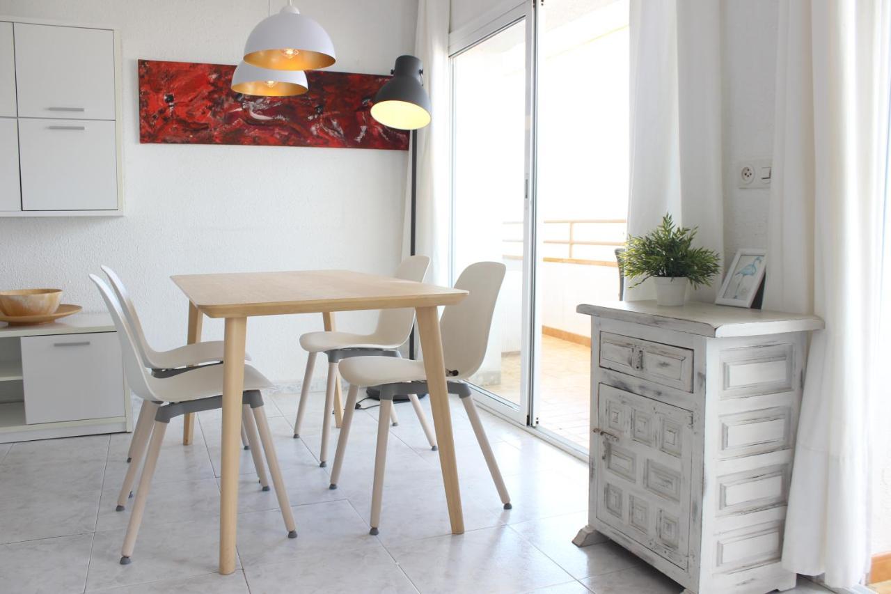 Beautiful Apartment In Front Of Beach, Pool, View Roses Luaran gambar
