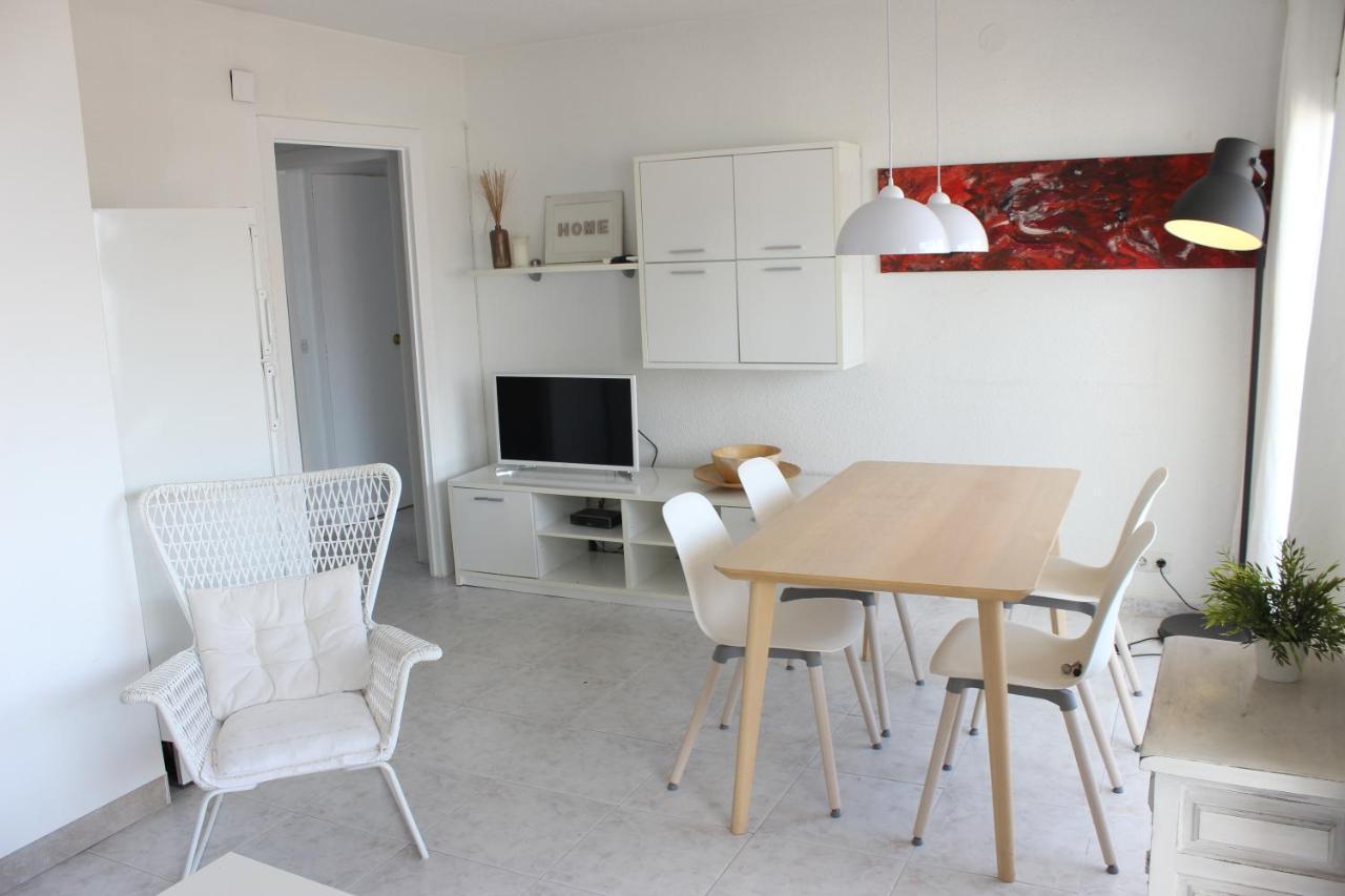 Beautiful Apartment In Front Of Beach, Pool, View Roses Luaran gambar
