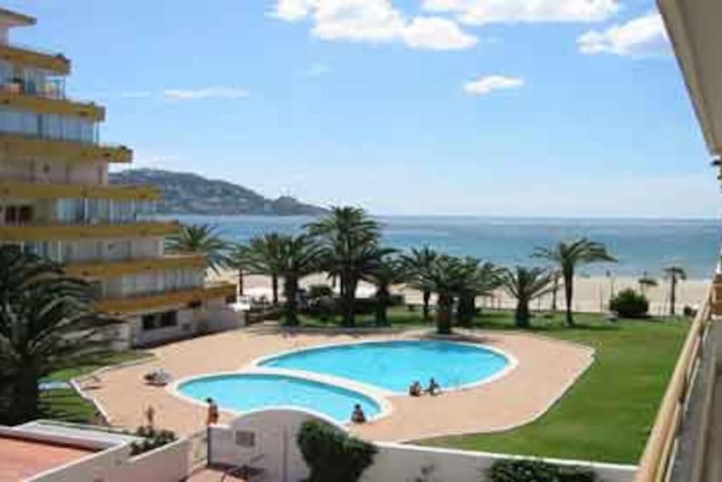 Beautiful Apartment In Front Of Beach, Pool, View Roses Luaran gambar